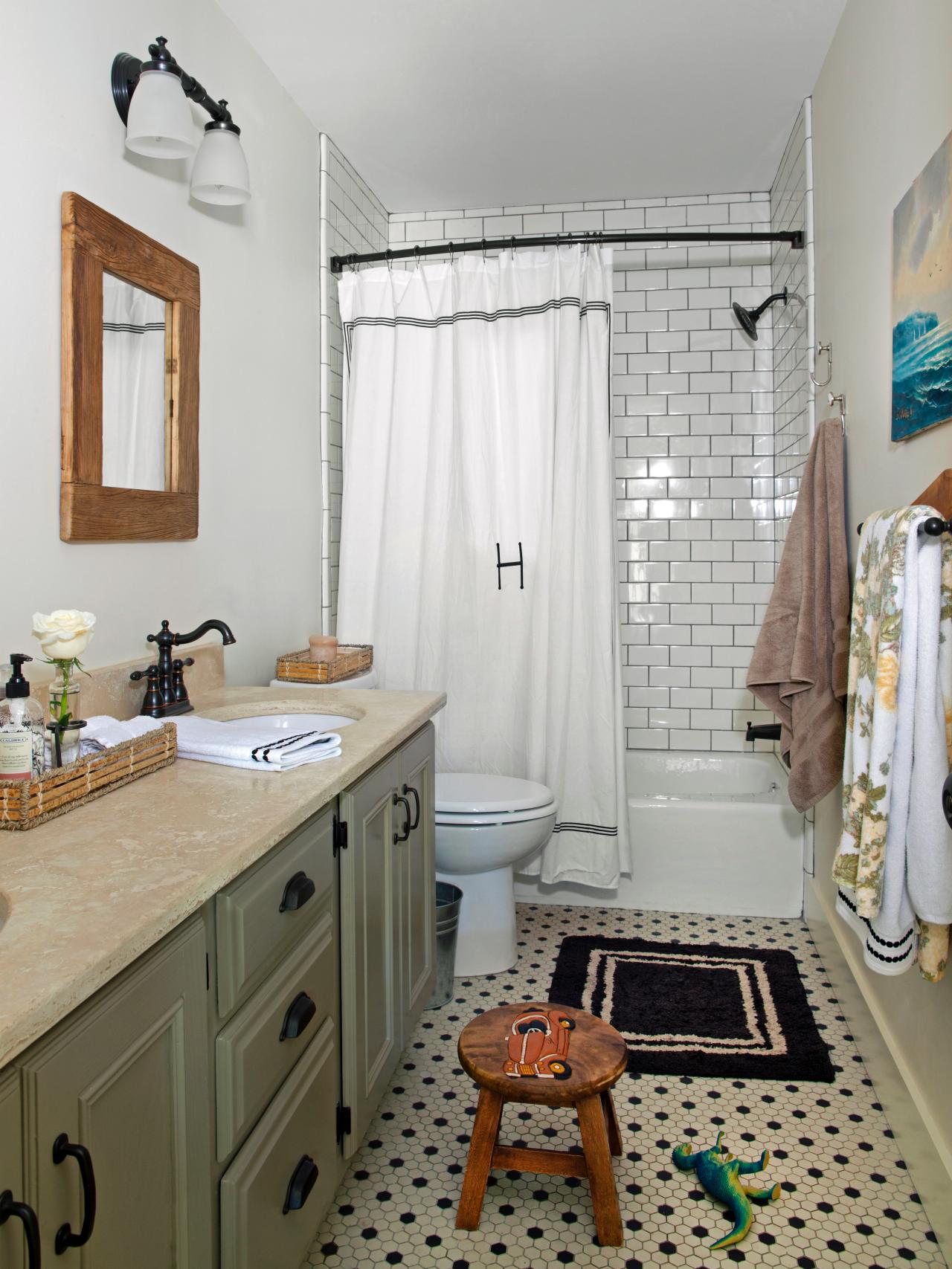 DP_Darnell-Cottage-Boys-Bathroom_s3x4.jpg.rend.hgtvcom.1280.1707