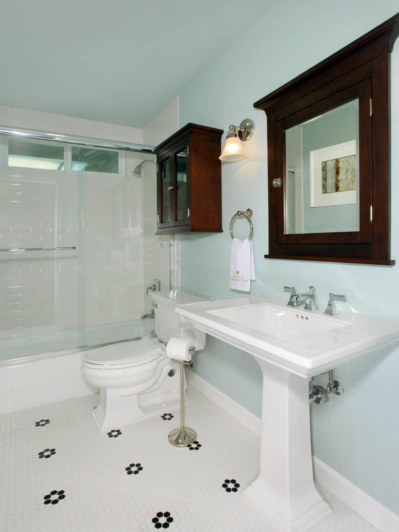 DP_Rebecca-Johnston-white-teal-traditional-bathroom-sink_v.jpg.rend.hgtvcom.1280.1707