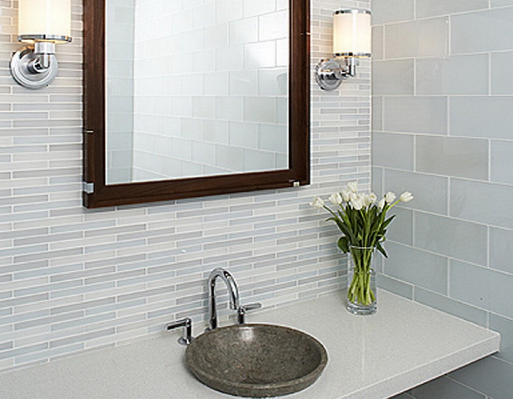 Fantastic-White-Small-Bathroom-Tile-Design-Ideas