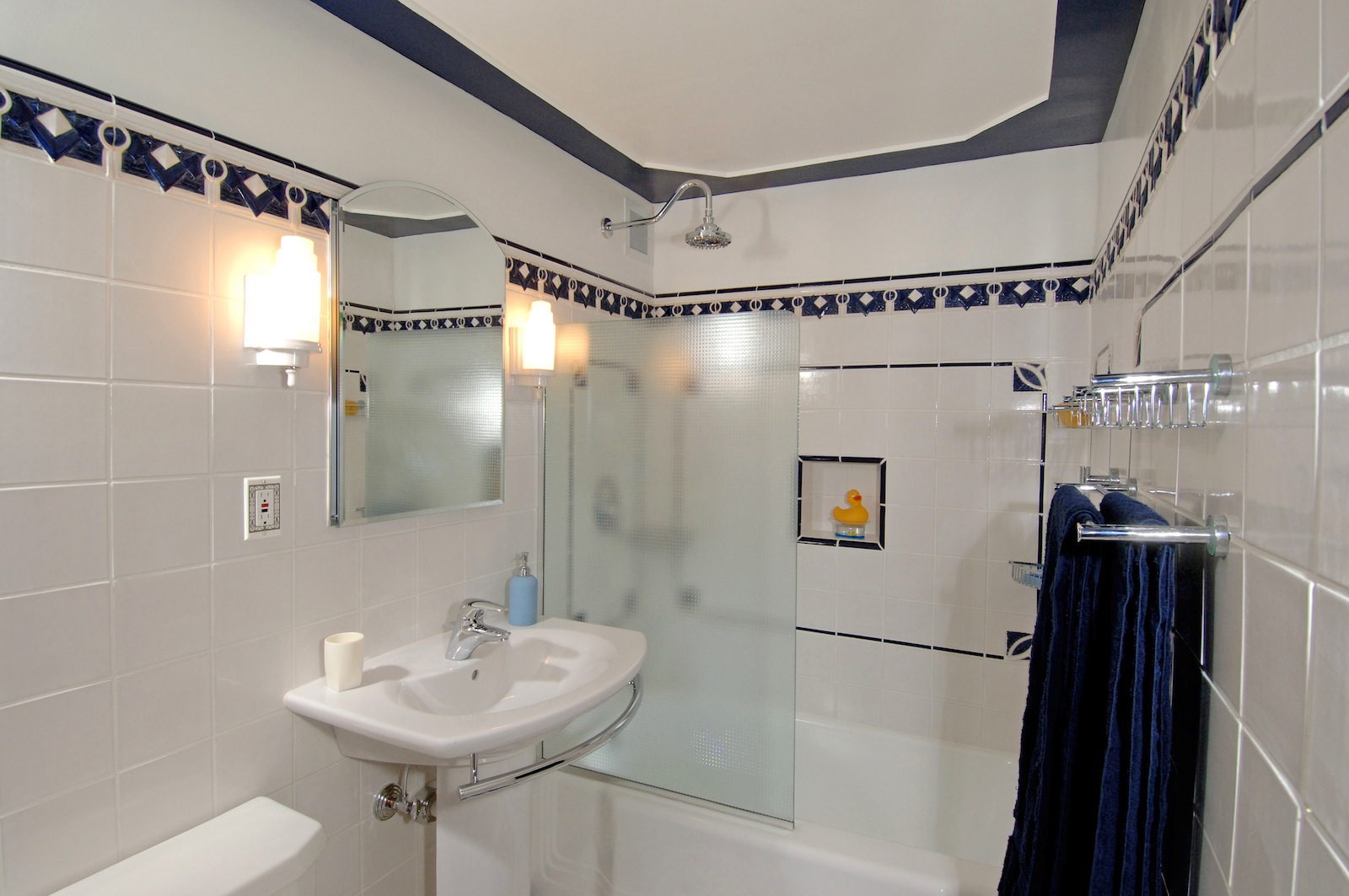 Shaker-Heights-Van-Aken-Blvd.-Condo-Circa-1951-Art-Deco-Bathroom-1