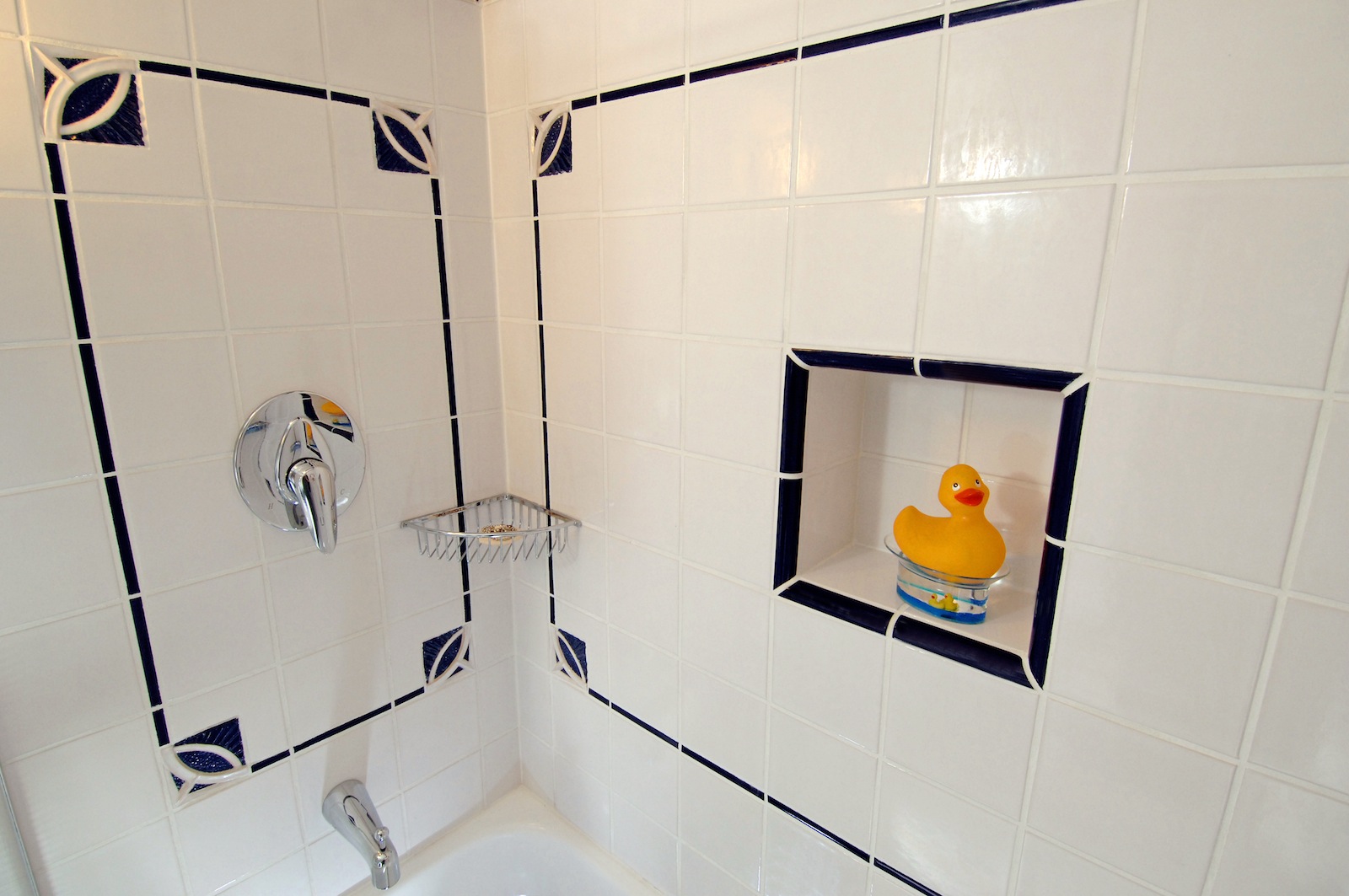 Shaker-Heights-Van-Aken-Blvd.-Condo-Circa-1951-Art-Deco-Bathroom-4