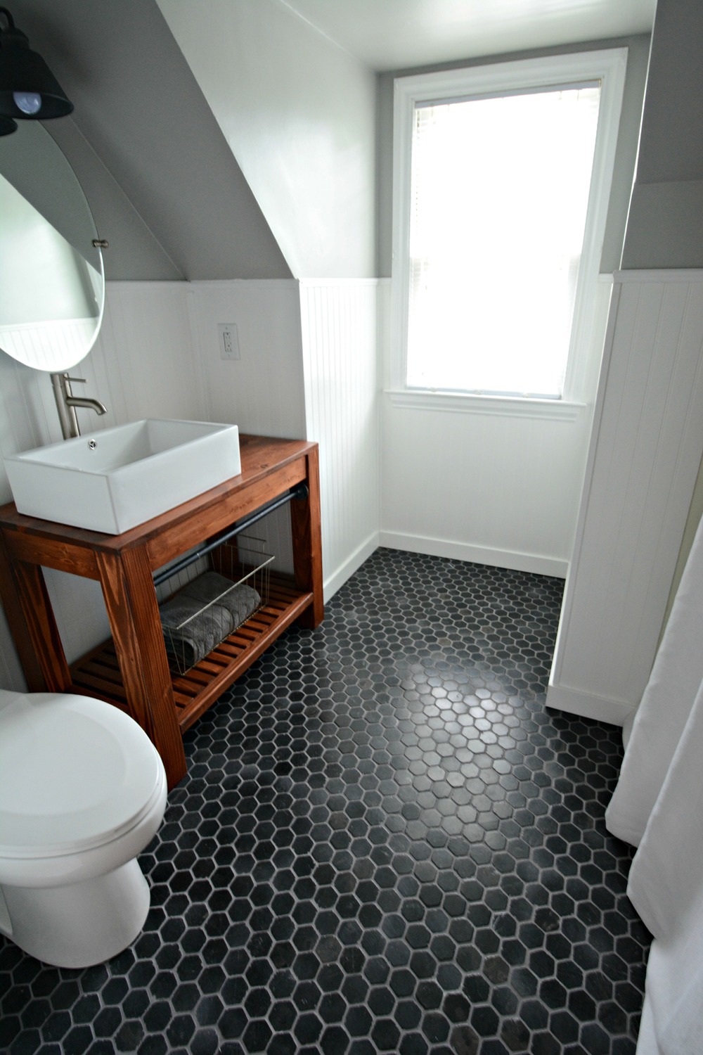 Small,+Inexpensive+Bath+Reveal+{beadboard,+farmhouse,black+hex+tile+floor,+sherwin+williams+argos,+diy+vanity}