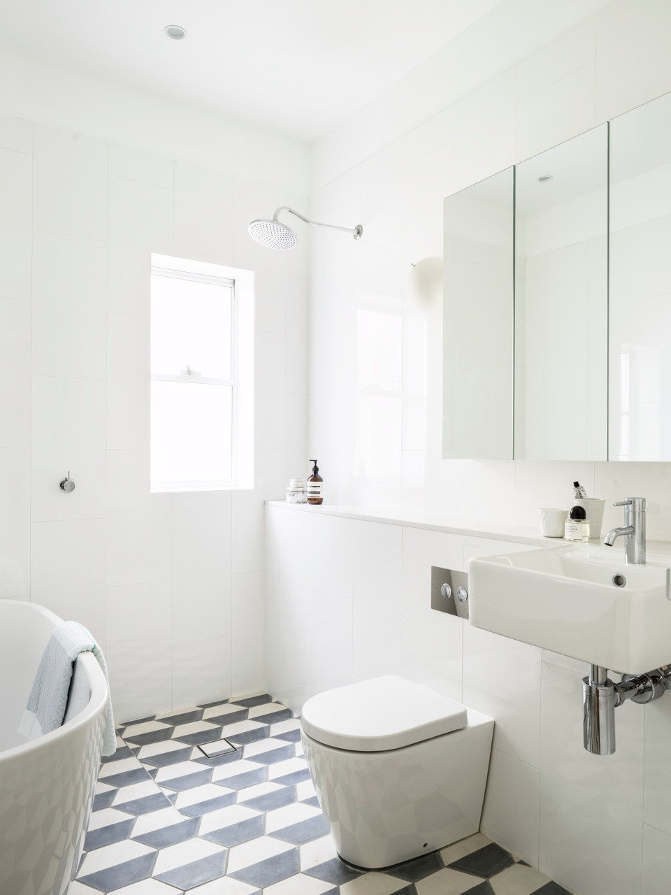 Wall-Tile-on-Bathrooom