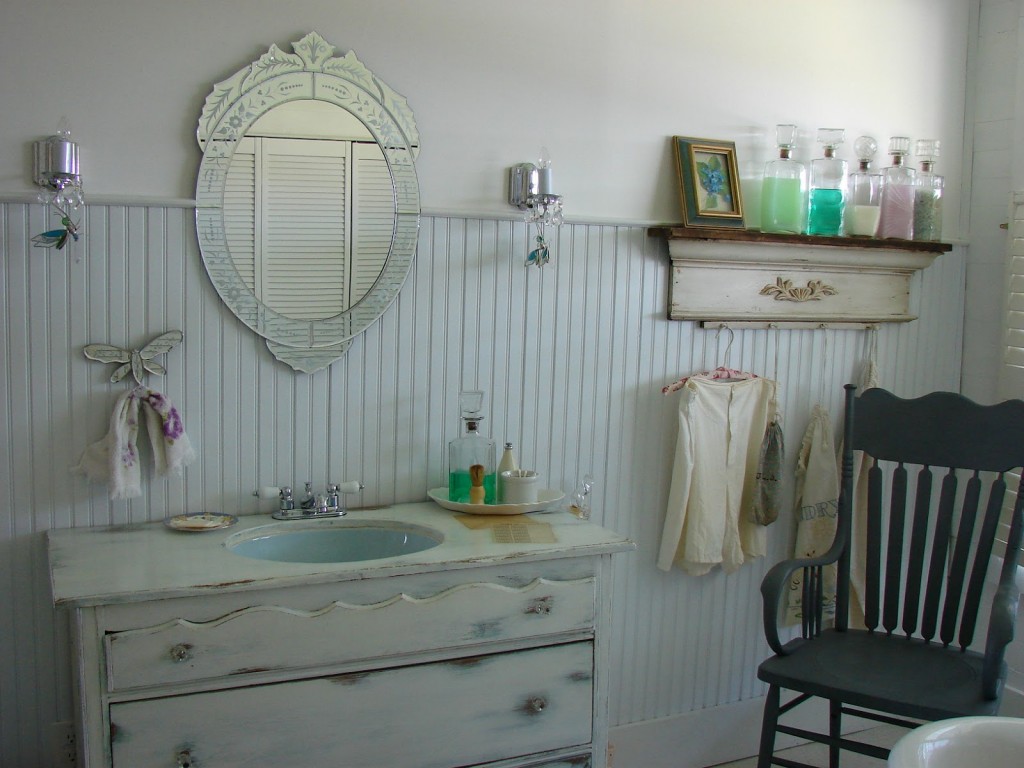 antique-farmhouse-bathroom-sink
