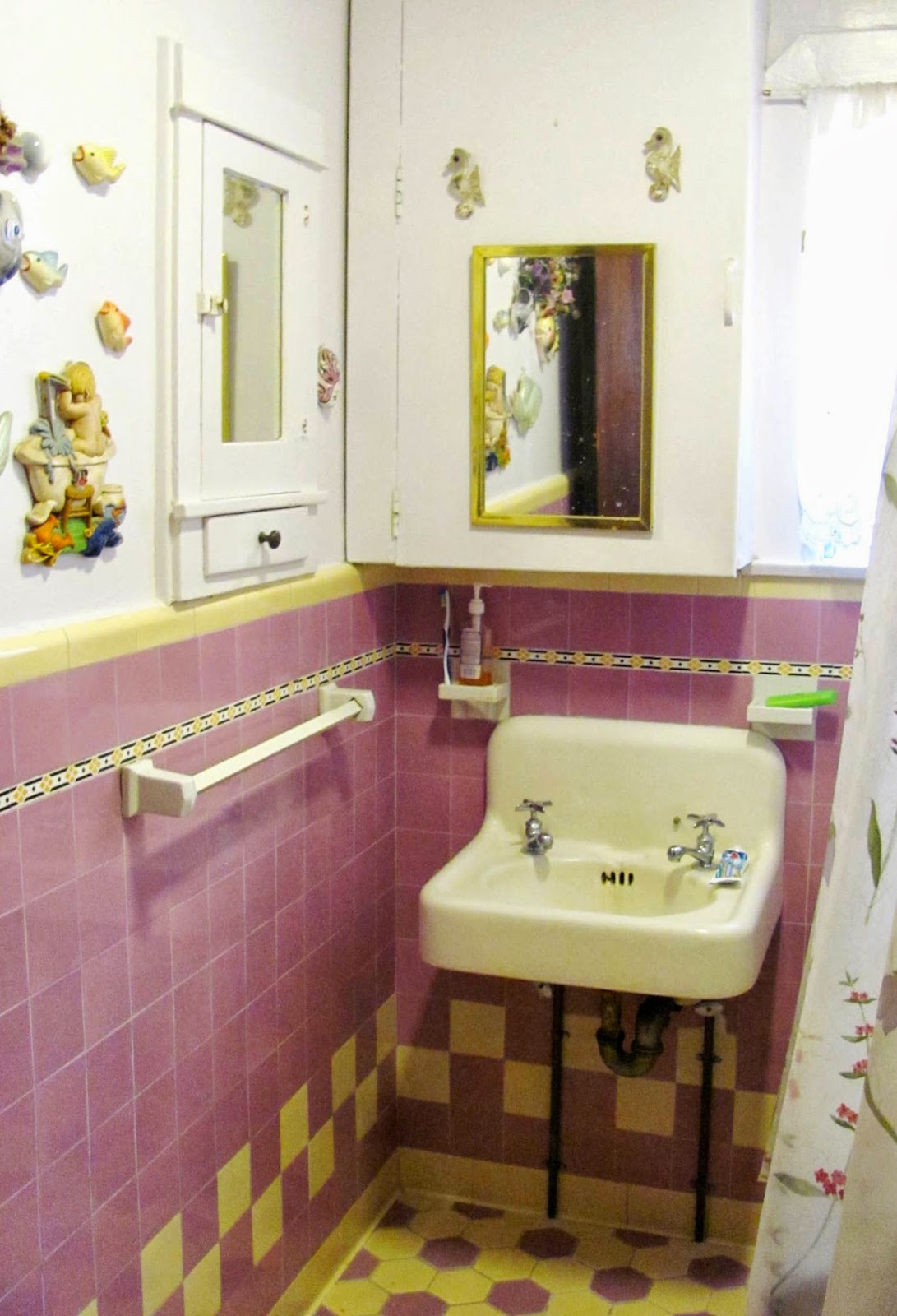 bath.Tujunga bungalow