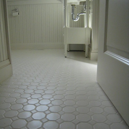 bathroom-flooring-ideas-ComQT-500x500