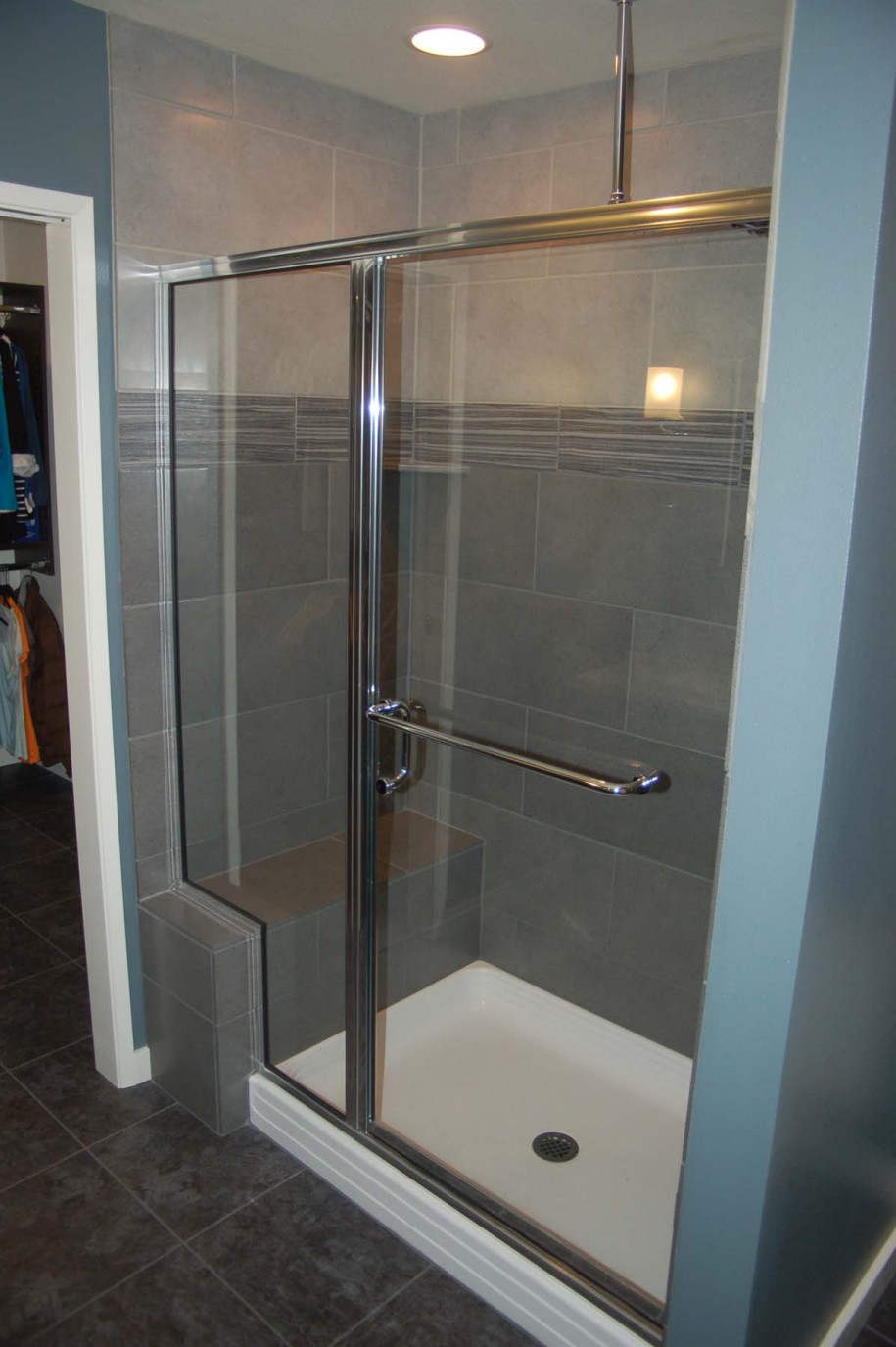 bathroom-modern-bathroom-shower-room-design-with-glass-door-and-stainless-frame-combine-with-grey-tile-wall-and-white-shower-pan-also-rectangular-shower-bench-bathroom-shower-tile-ideas-photos