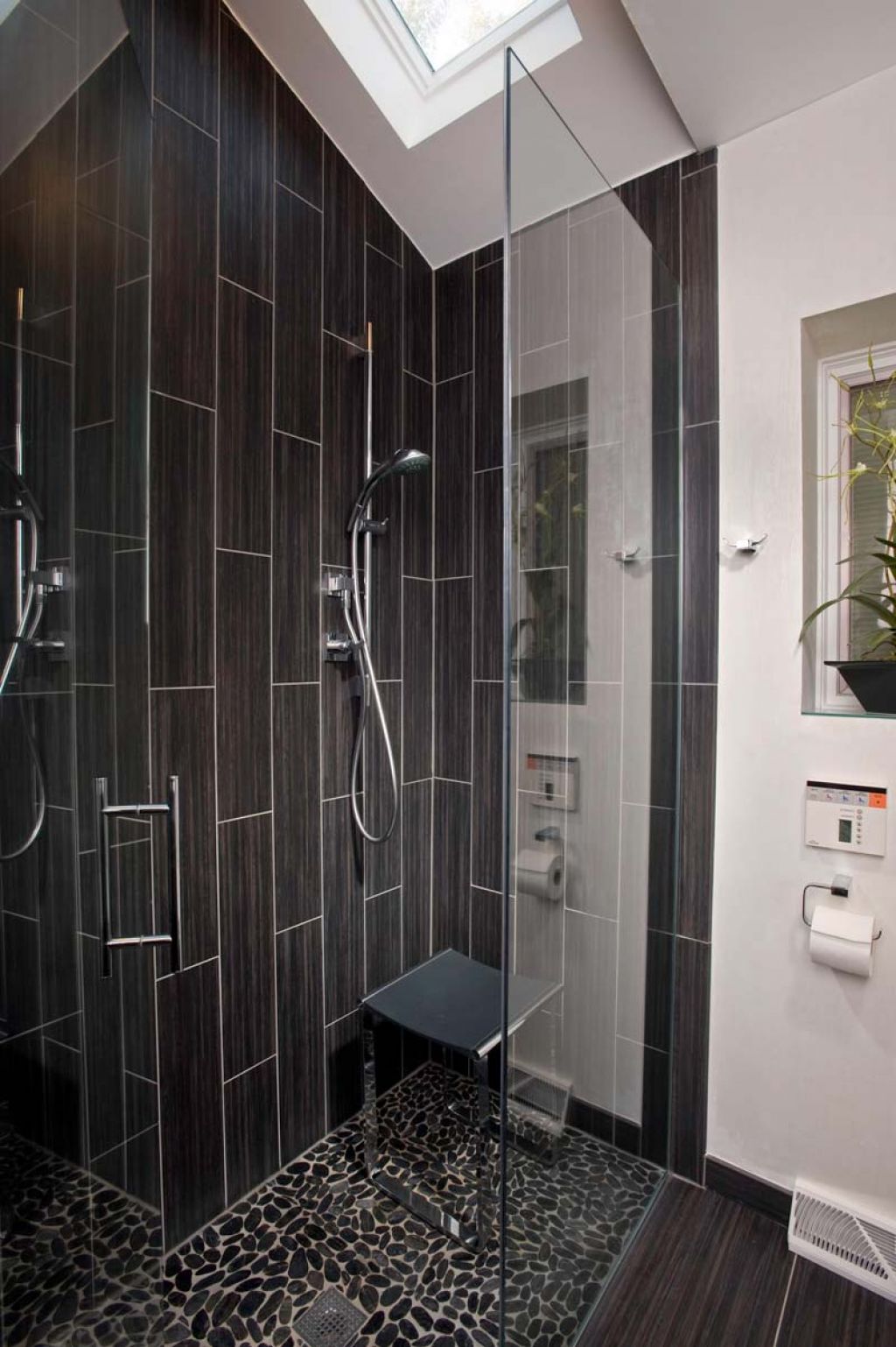 black-lovely-shower-tiles-design