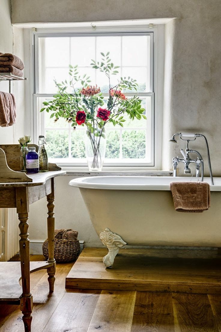 cozy-and-relaxing-farmhouse-bathroom-designs-11