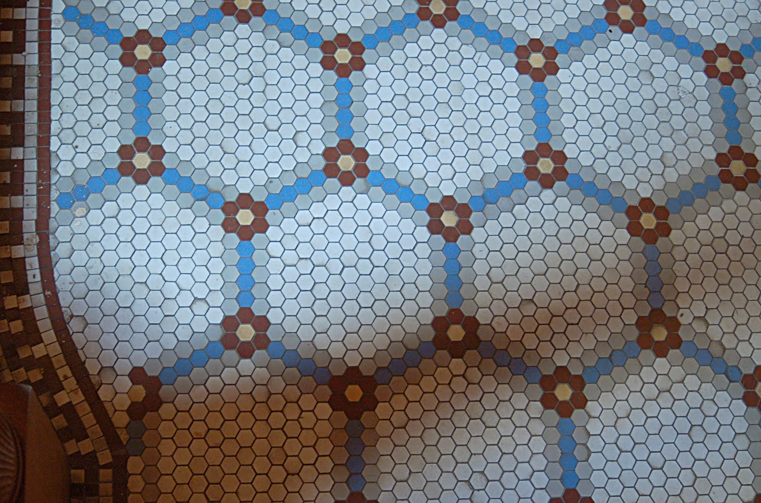 elegant-flooring-design-ideas-for-kitchen-and-bathroom-areas-with-blue-hexagon-floor-tile-pattern-cool-flooring-design-ideas-using-hexagon