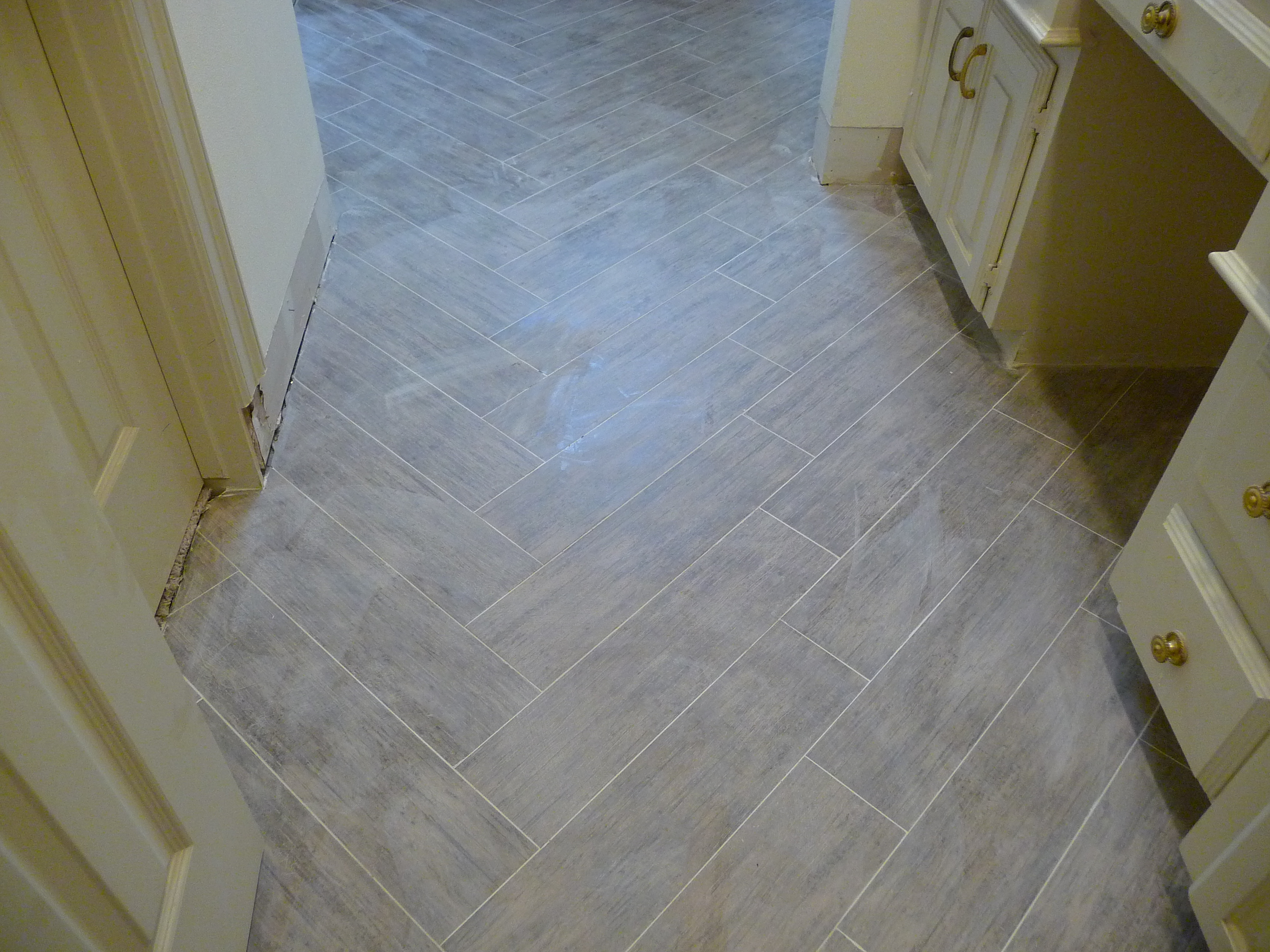 herringbone-tile-floor-pattern-ndhe8t0s