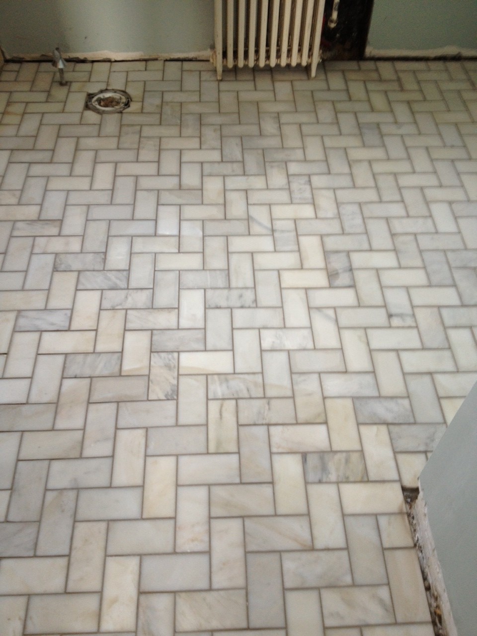 herringbone-tile-floor-pattern-qzodor90