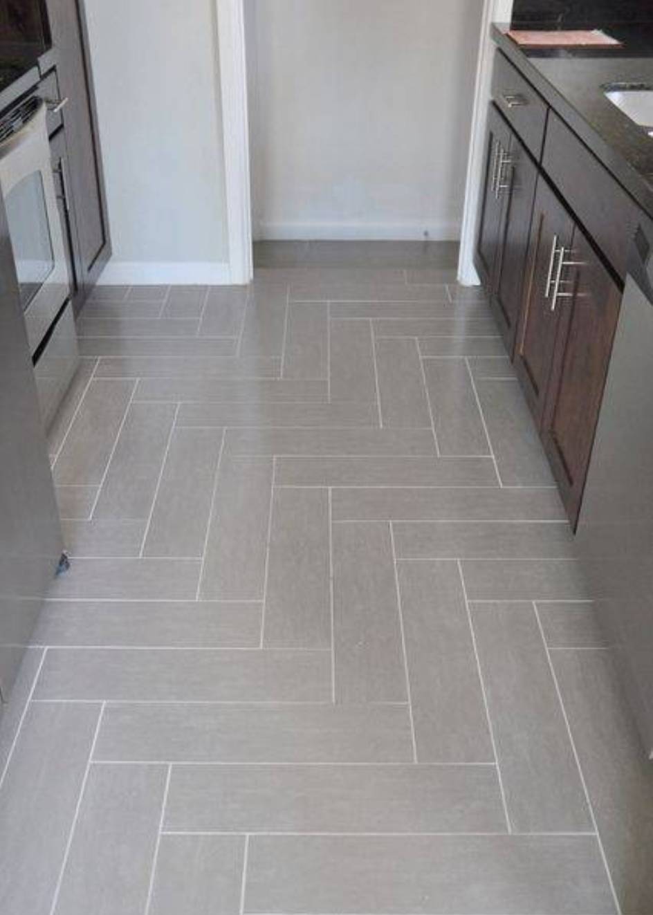 kitchen-herringbone-tile-flooring-design