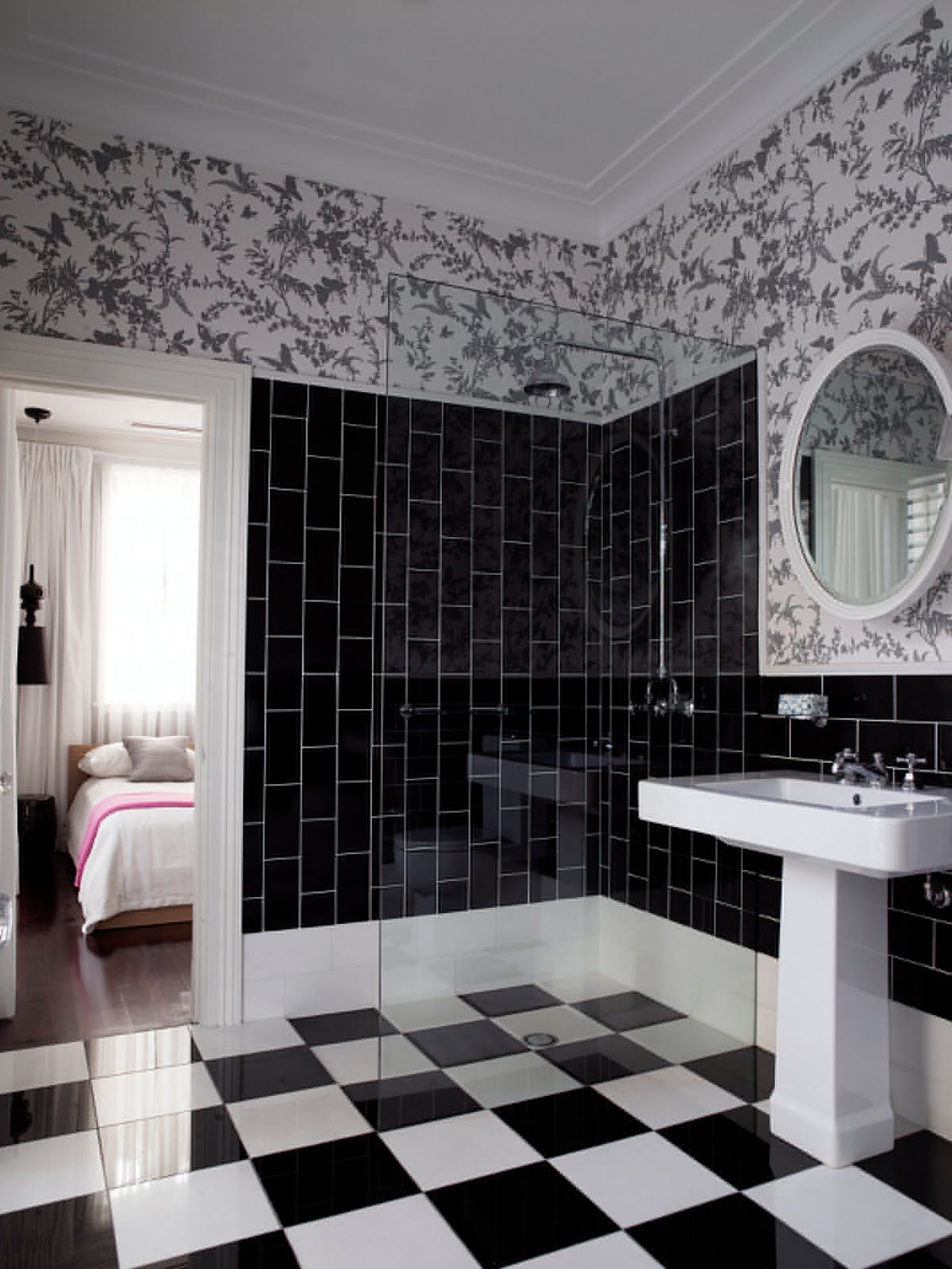 nice-black-and-white-floral-bathroom-tiles-design