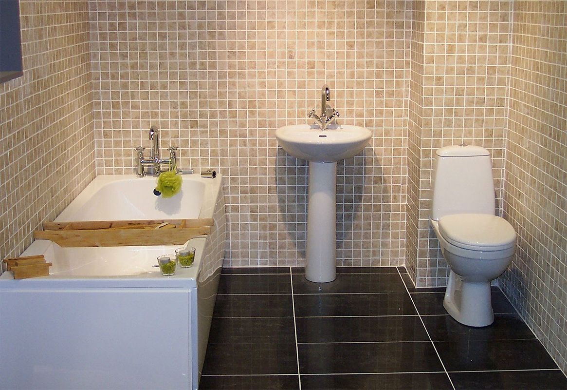 simple-bathroom-idea-with-full-tile-design