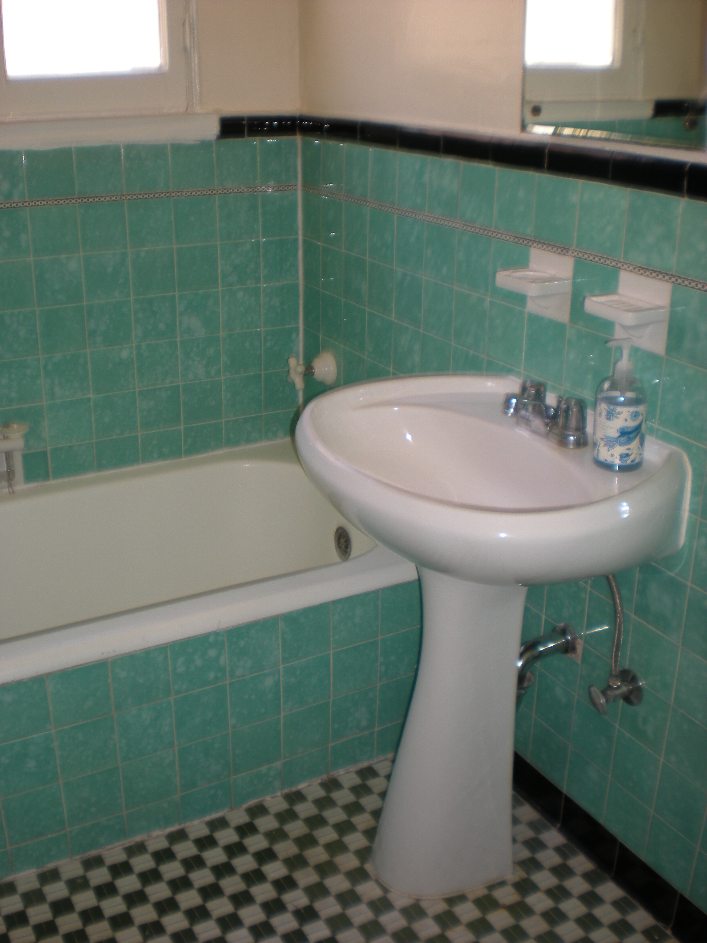 stanley-avenue-apartment-art-deco-bathroom-art-deco-bathroom-designs-bathroom-images-art-deco-bathroom