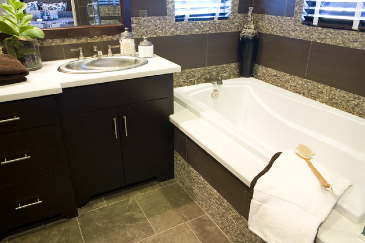 30741-luxury-bathroom-design-with-acrylic-bathtub-and-wooden-finish-toilet_1280x720