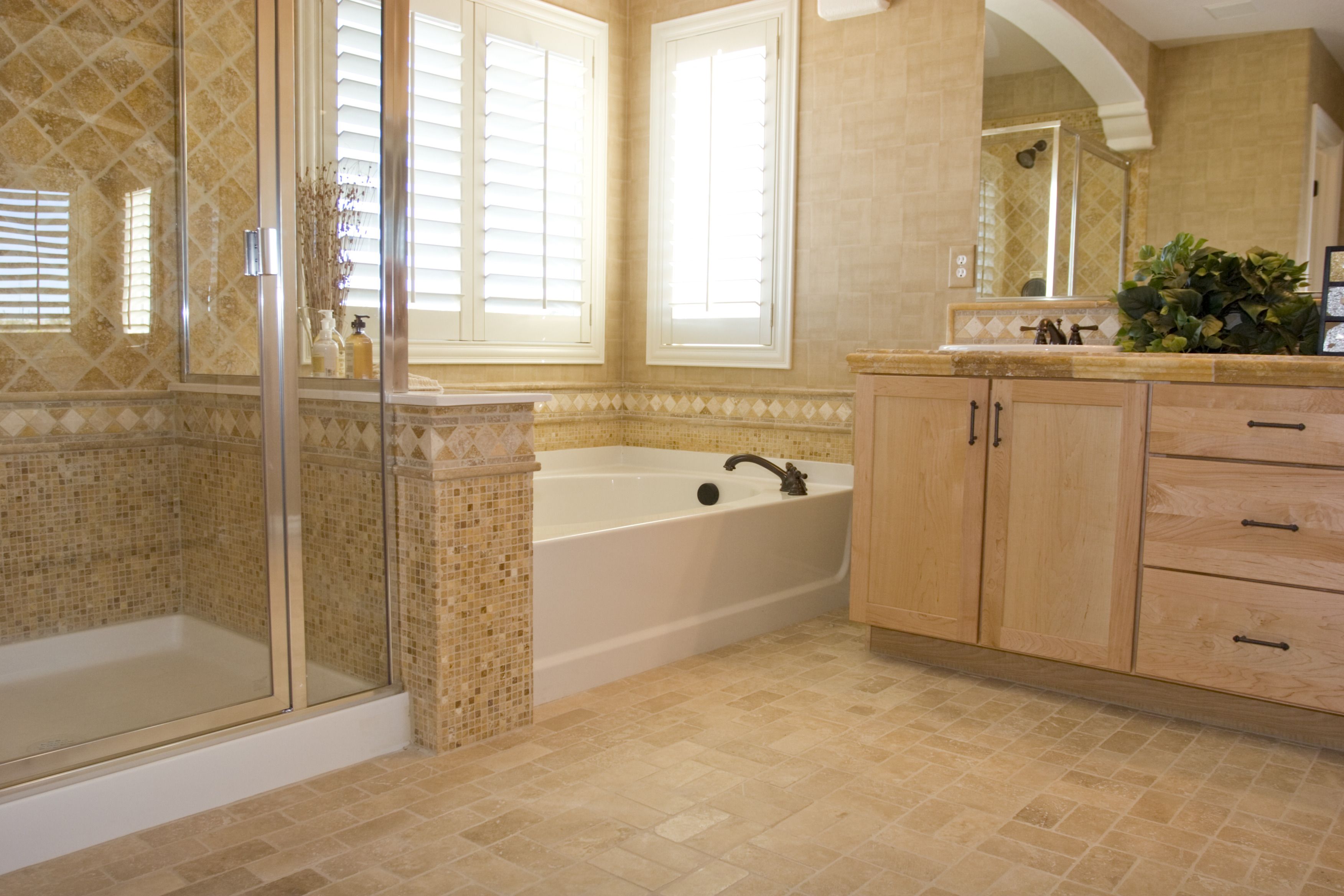 beautiful-and-good-looking-bathroom-with-travertine