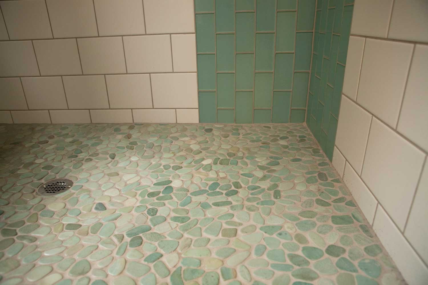 simple-sea-glass-bathroom-tile-with-photo-of-sea-glass-collection-on-gallery